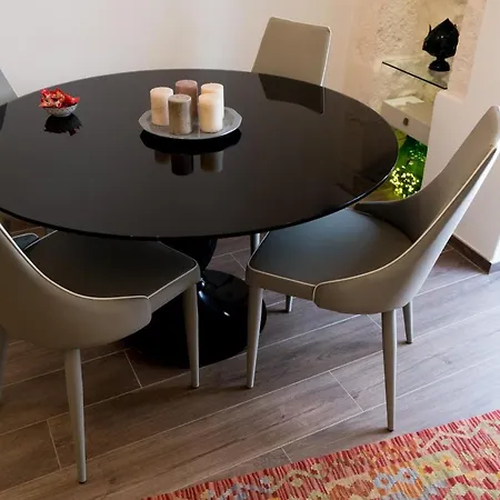 800s Luxury Apartment