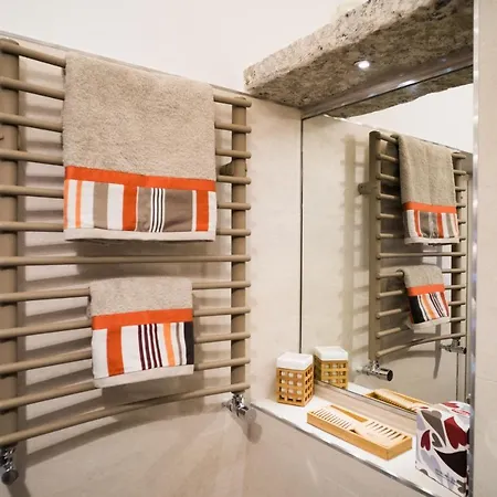 800s Luxury Apartment